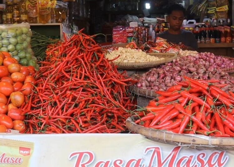 Cabai dari berbagai jenis di Kota Tangerang mengalami kenaikan harga.