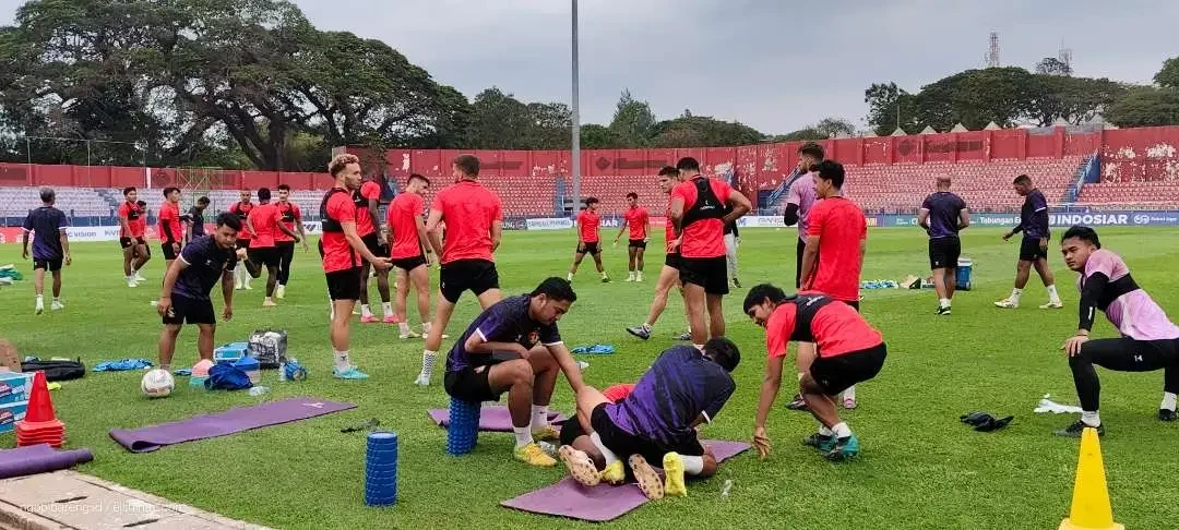 Sesi latihan ringan Persik Kediri. Foto : Ist