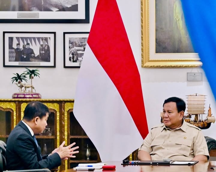 Presiden Prabowo ketika menerina Ignasius Jonan di Istana. Foto : Ist
