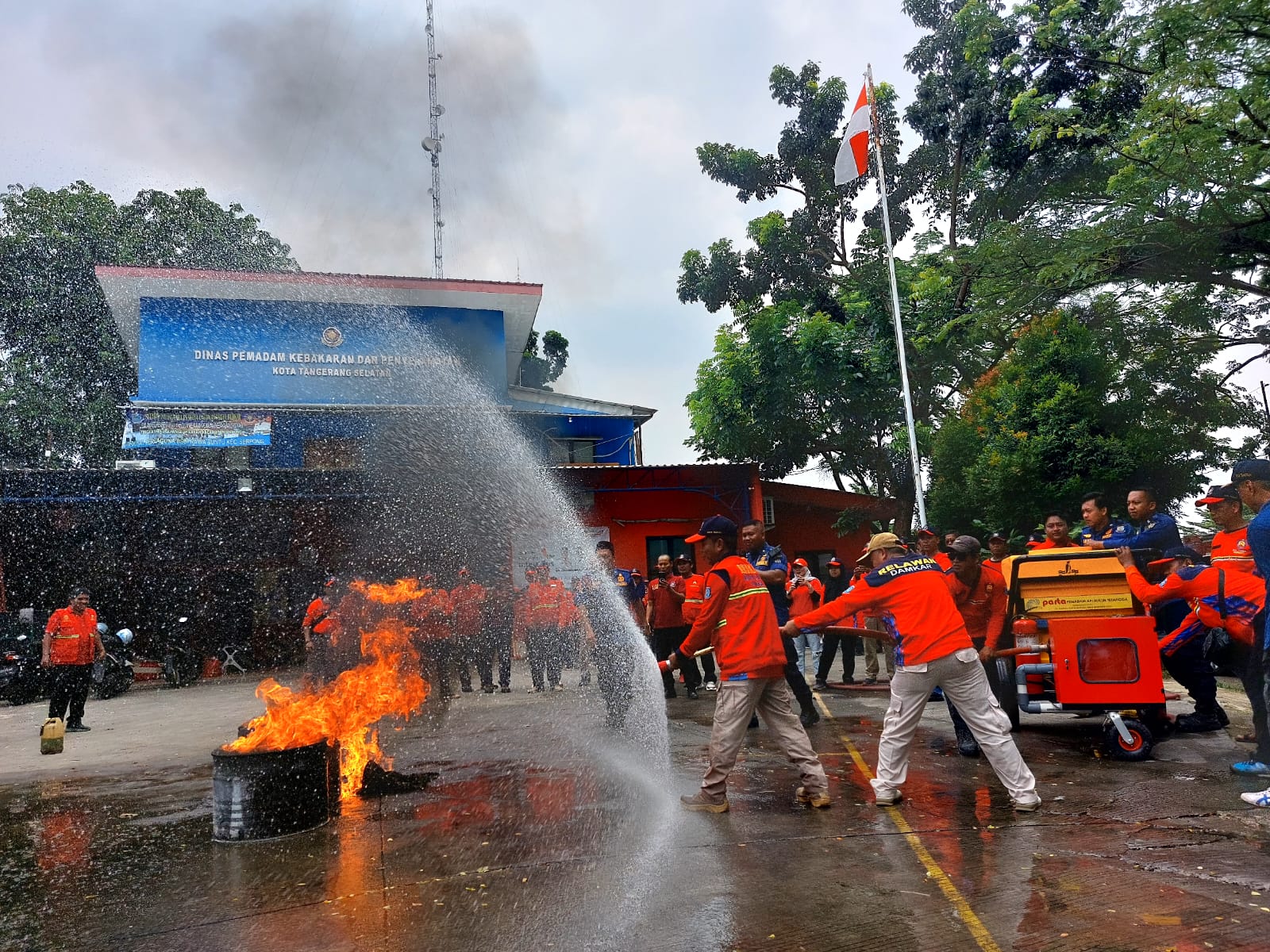 Damkar Tangsel siapkan ribuan relawan yang tergabung dalam Relawan Kebakaran (Redkar) kini disiagakan di setiap kelurahan. (Ist)