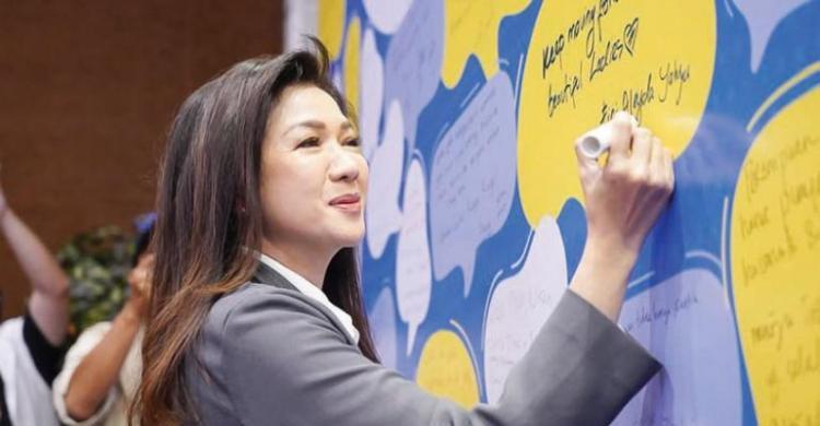 Dirjen Komunikasi Publik dan Media Kementerian Komunikasi dan Digital (Dirjen KPM Komdigi) Fifi Aleyda Yahya saat membuka acara “She-Connects: Perempuan Inspirasi dan Inovasi Digital” di Yogyakarta. Foto : Ist