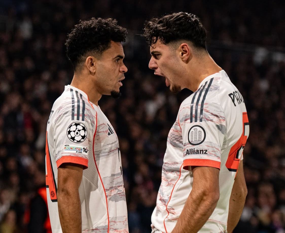 Selebrasi skuad Bayern Munchen usai menundukkan PSG. Foto : Ist