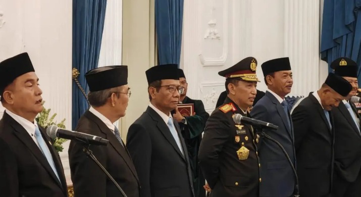 Pelantikan Komisi Percepatan Reformasi Kepolisian termasuk Mahfud MD salah satu Anggotanya. Foto : Ist