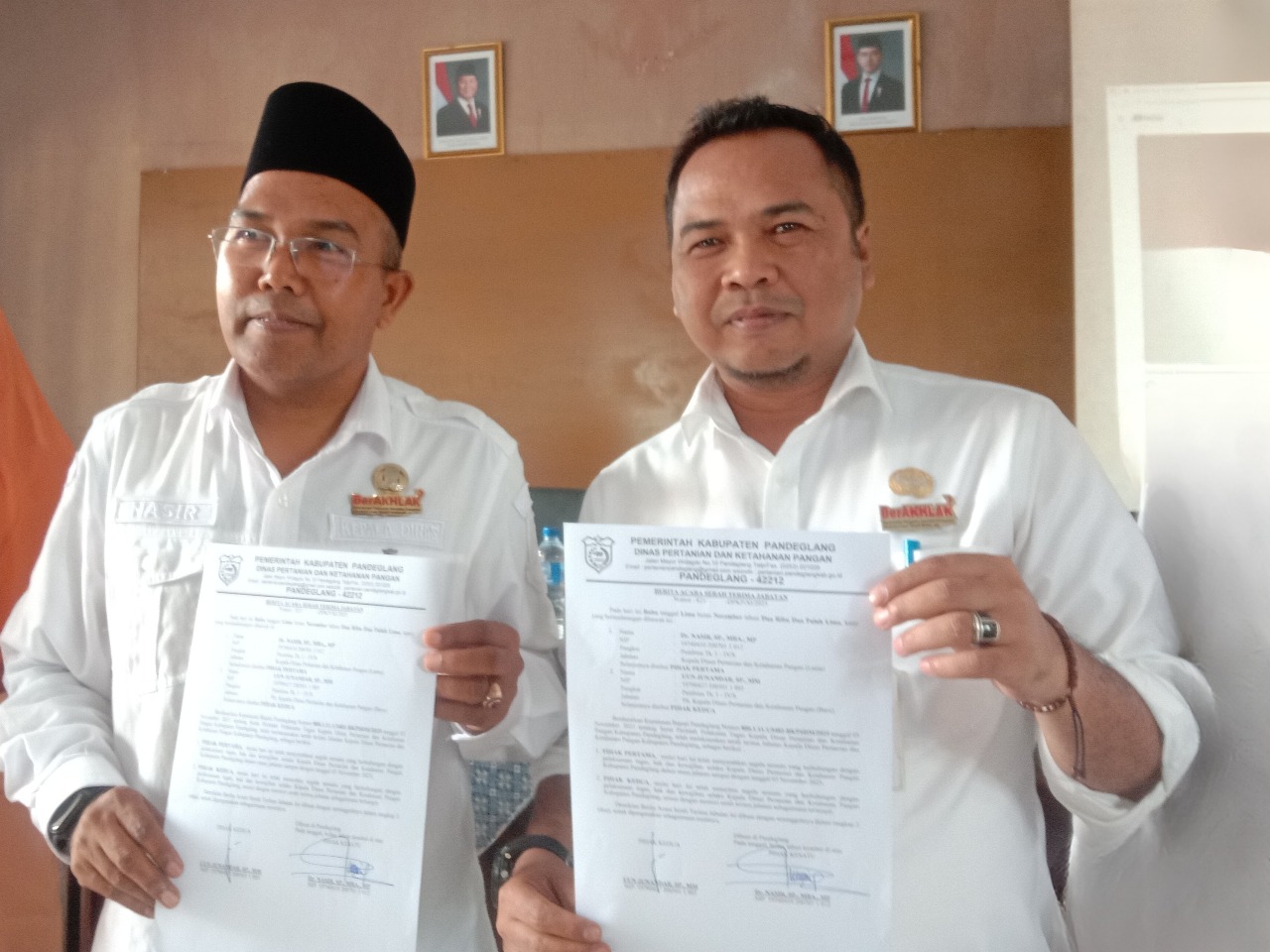Jabatan Kepala Dinas Pertanian dan Ketahanan Pangan (DPKP) Kabupaten Pandeglang resmi diserahterimakan dari pejabat lama, Nasir kepada Uun Junandar, Rabu (5/11/2025).(Istimewa)