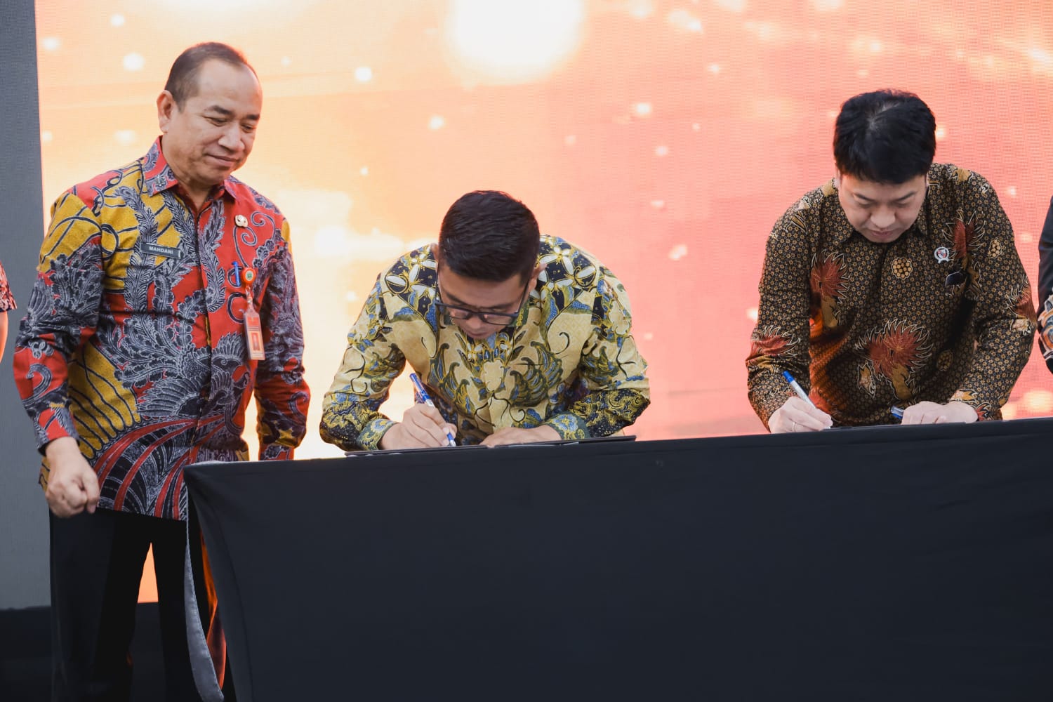 Gubernur Banten, Andra Soni menandatangani nota kesepahaman dengan BPS RI.