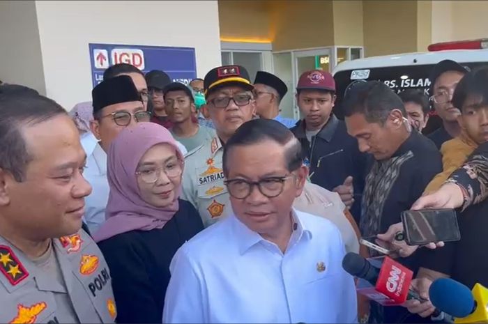 Gubernur Pramono Anung dan Kapolda Metro Jaya saat meninjau korban ledakan di salah satu rumah sakit. Foto : Ist