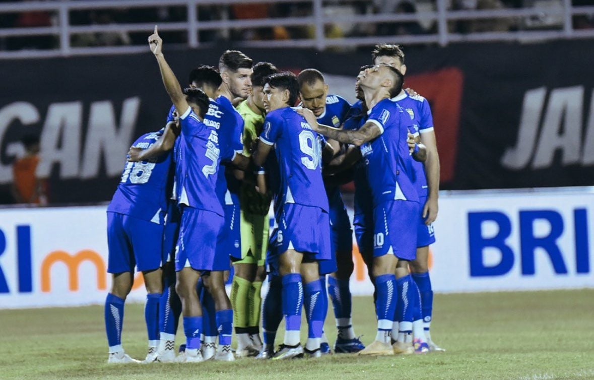 Persib Sukses Atasi Tuan Rumah Bali United, Maung Bandung Masuk 3 Besar Selebrasi skuad Persib usai bobol gawang Bali United. Foto : Ist