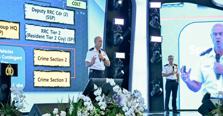 Perwakilan Polisi Hongkong saat memaparkan penanganan demonstrasi yang lebih modern dan berorientasi pada pelayanan publik. Foto : Ist