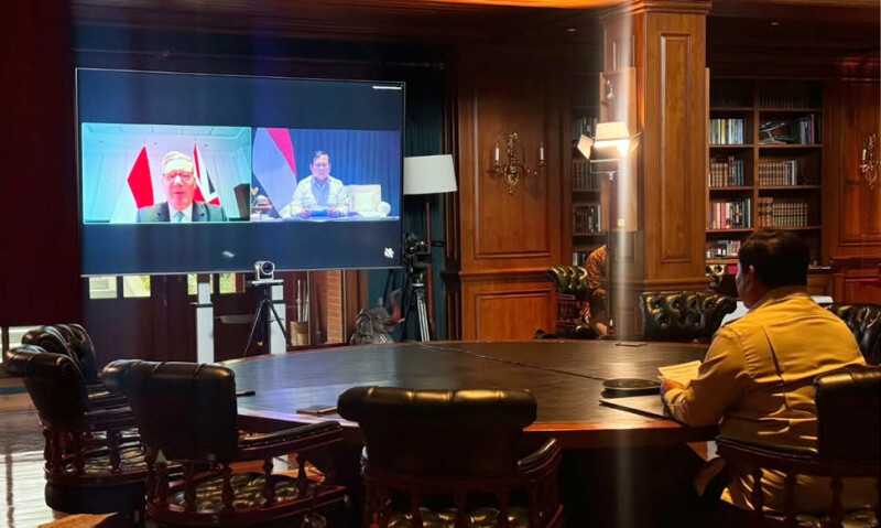 Presiden Prabowo saat vedio call dengan Keir Starmer dari kediamannya Hambalang, Bogor. Foto : Ist PM Inggris