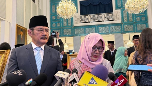 Siti Hardiyanti Rukmana Putri Mantan Presoden ke 2 Soeharto saat memberikan konferensi pers. Foto : Ist