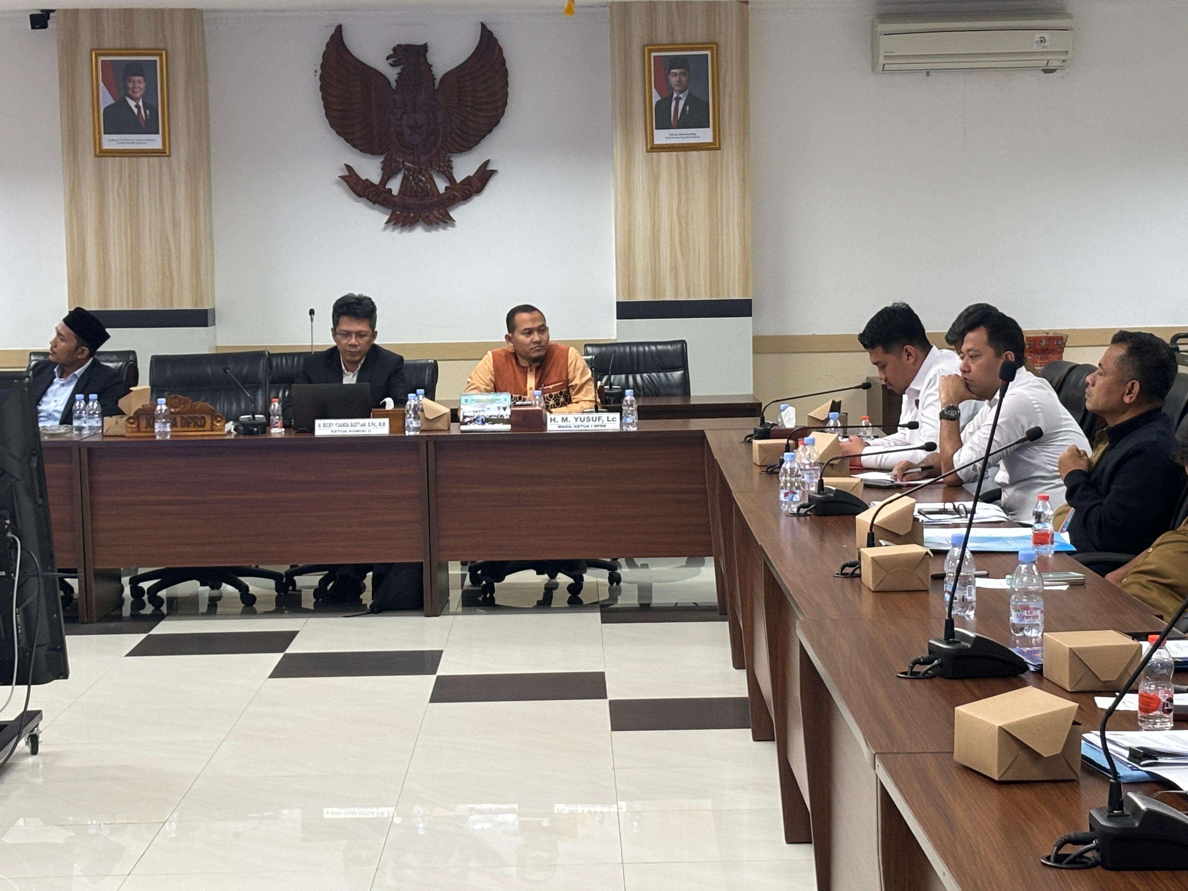Komisi II DPRD Kota Tangsel gelar RDP dengan beberapa pihak membahas kasus perundungan yang terjadi di Kota Tangsel. Foto : Ist