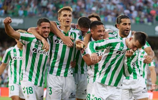 Selebrasi skuad Real Betis usai menang 2-0 dari Olympique Lyon. Foto : Ist