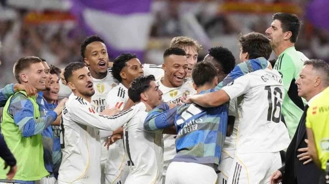 Selebrasi skuad Real Madrid usai menang 4-3 dari Olympiakos. Foto : Ist