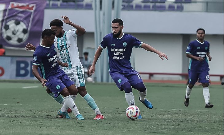 Laga Persita vs PSBS Biak dimenangkan PSBS Biak dengan skor 2-1. Foto : Ist