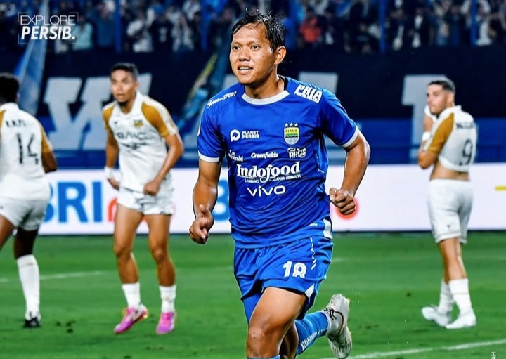 Pahlawan Persib Adam Alis. Foto : Ist