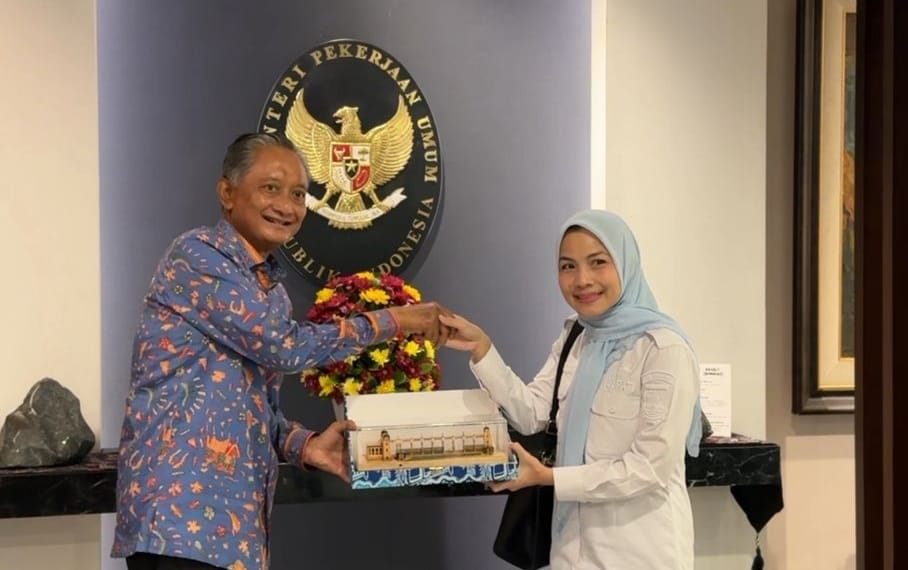 Bupati Serang, Ratu Rachmatuzakiyah kunjungan kerja ke Kementerian PU, Senin (24/11). Foto : Ist