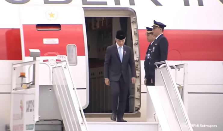 Wapres Gibran saat tiba kembali dari acara KTT G20 di Afrika Selatan. Foto : Ist