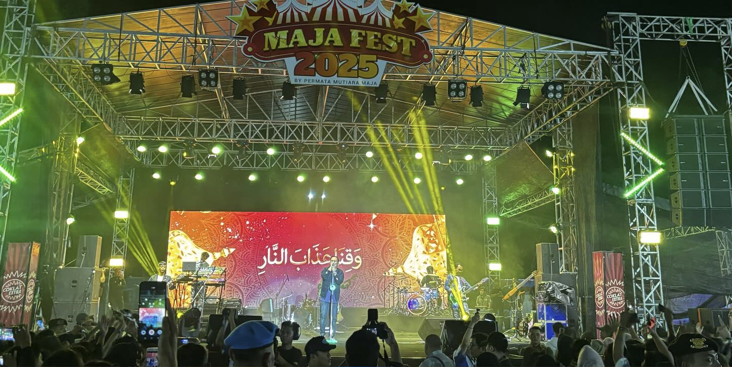 Wali Band sedang konser atau manggung di acara Maja Fest Tahun 2025, di Perumahan Permata Mutiara Maja, Kecamatan Maja, Kabupaten Lebak, Sabtu (8/11) malam.