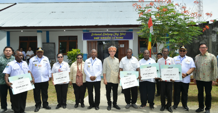 Wapres Gibran berada di SMP Negeri 14 Nuni, Manokwari. Foto : Ist