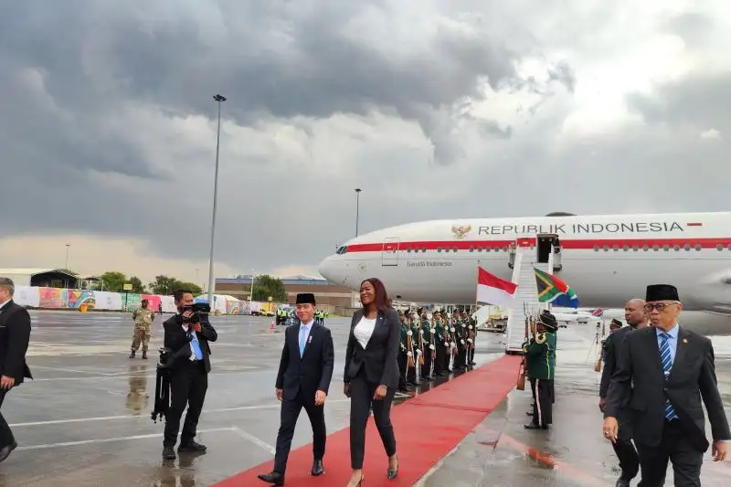 Wapres gibran saat tiba di Bandar Udara Internasional O.R. Tambo, Johannesburg, Afrika Selatan. Foto : Ist