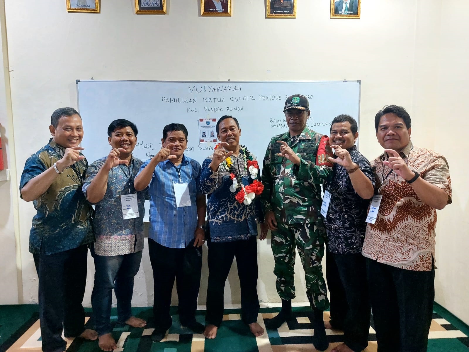 PEMILIHAN. Alip Sutrisno kembali terpilih menjadi Ketua RW 012 Kelurahan Pondok Benda, Minggu (2/11).