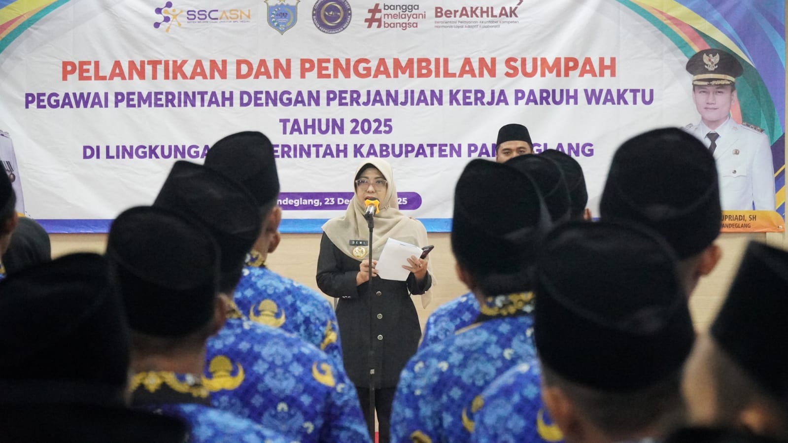 PPPK paruh waktu dilantik dan sumpah jabatan di Setda Pandeglang, Selasa (23/12/2025). Hari ini sebanyak 5.691 PPPK paruh waktu resmi dilantik oleh Bupati Dewi Setiani.(Istimewa)