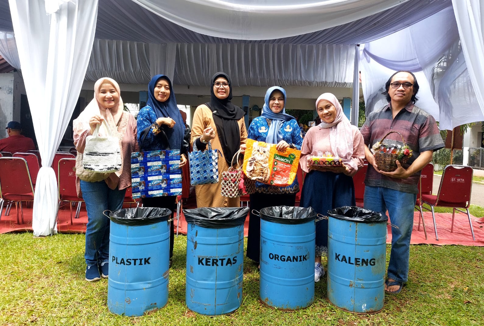 Menengok geliat Bank Sampah Yes Nerada di wilayah Kelurahan Cipayung, Ciputat. Foto : Rahman/TP