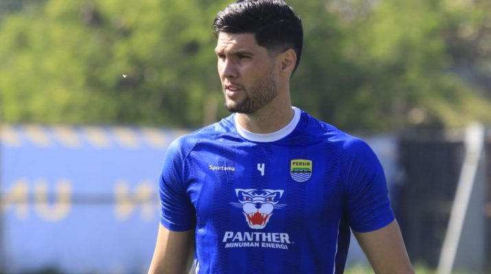 Bek Persib Julio Cesar. Foto : Ist