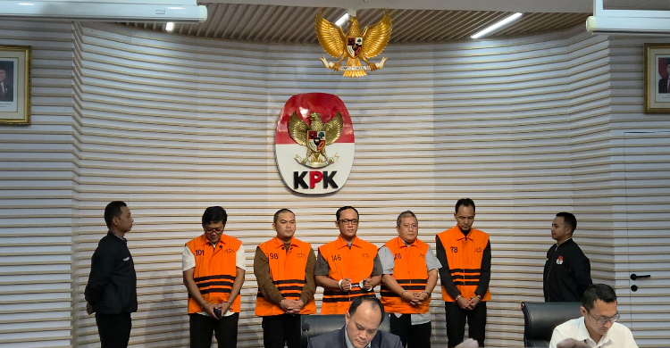 Para tersangka korupsi yang menjerat Bupati Lampung Tengah Ardito Wijaya. Foto : Ist