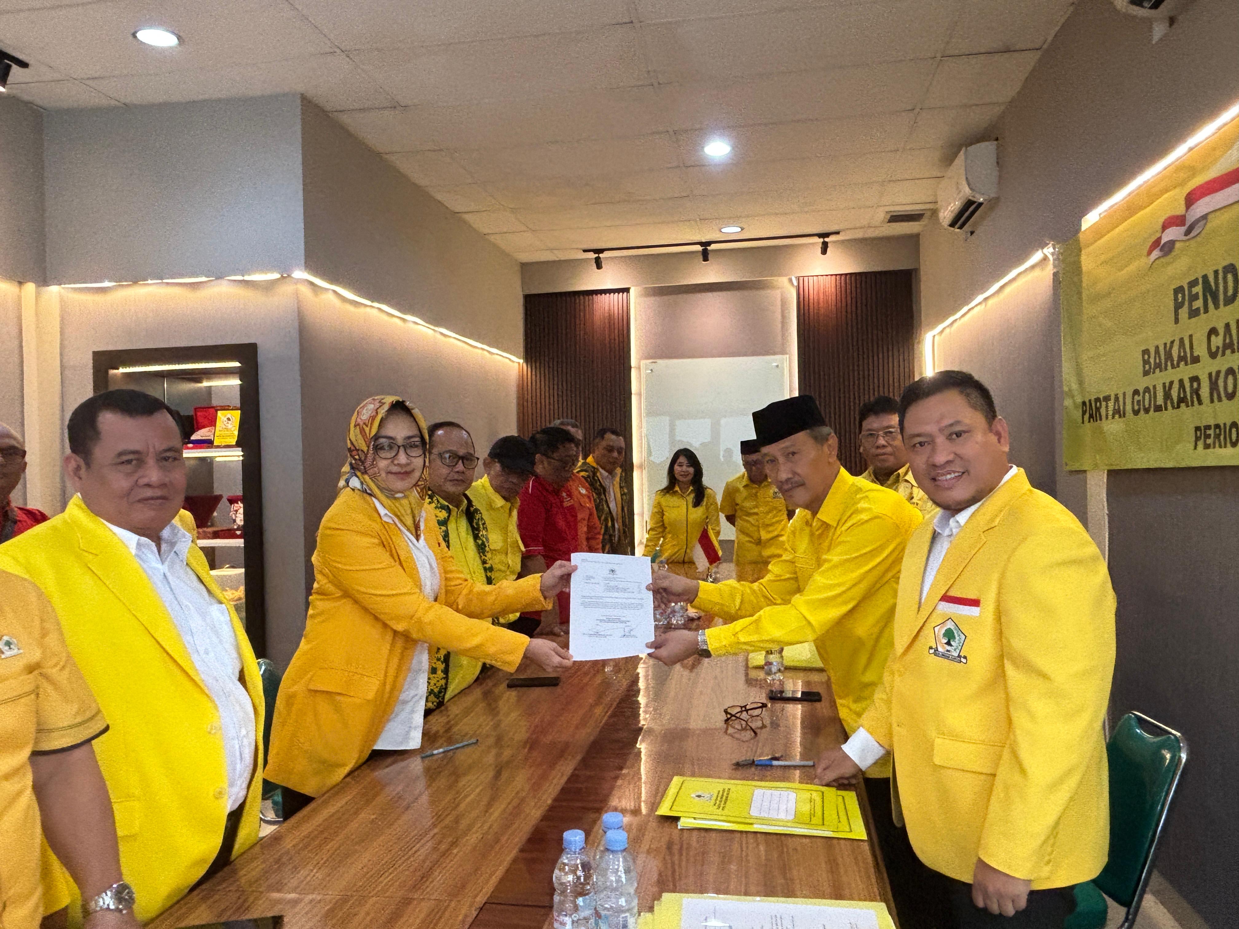 Airin Rachmi Diany mendaftar sebagai calon ketua DPD Golkar Tangsel untuk periode 2025-2030. Foto : Idral/TP