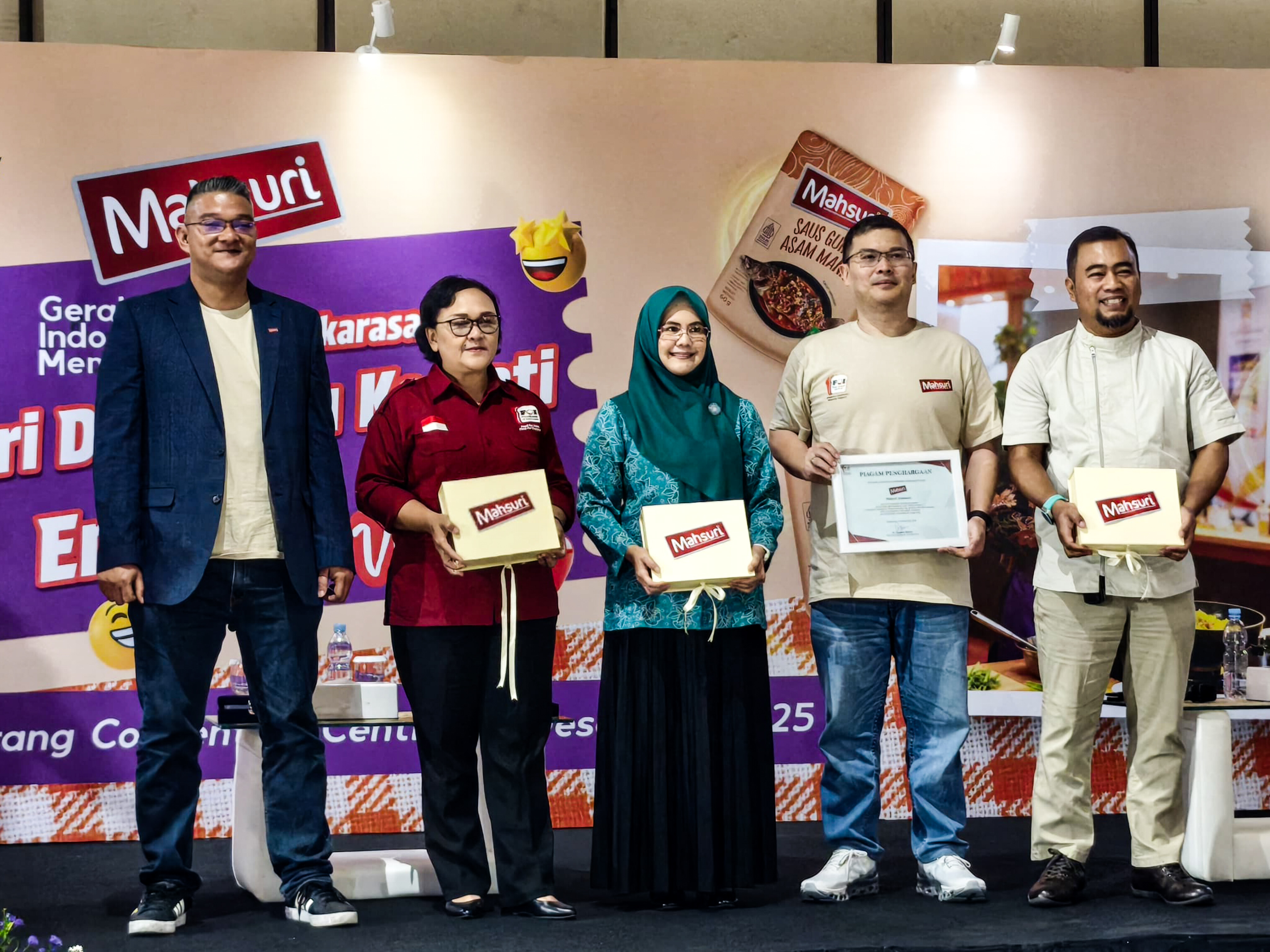 Gerakan Indonesia Memasak (GIM) Mustikarasa hasil kolaborasi Foodbank of Indonesia (FOI) dan Mahsuri di Tangerang Convention Centre (TCC), Selasa (16/12/2025). (tangselpos.id/lim)