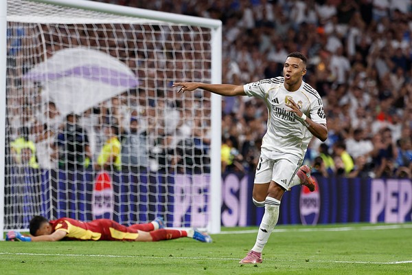 Selebrasi Mbappe usai eksekusi pinalti. Foto : Ist