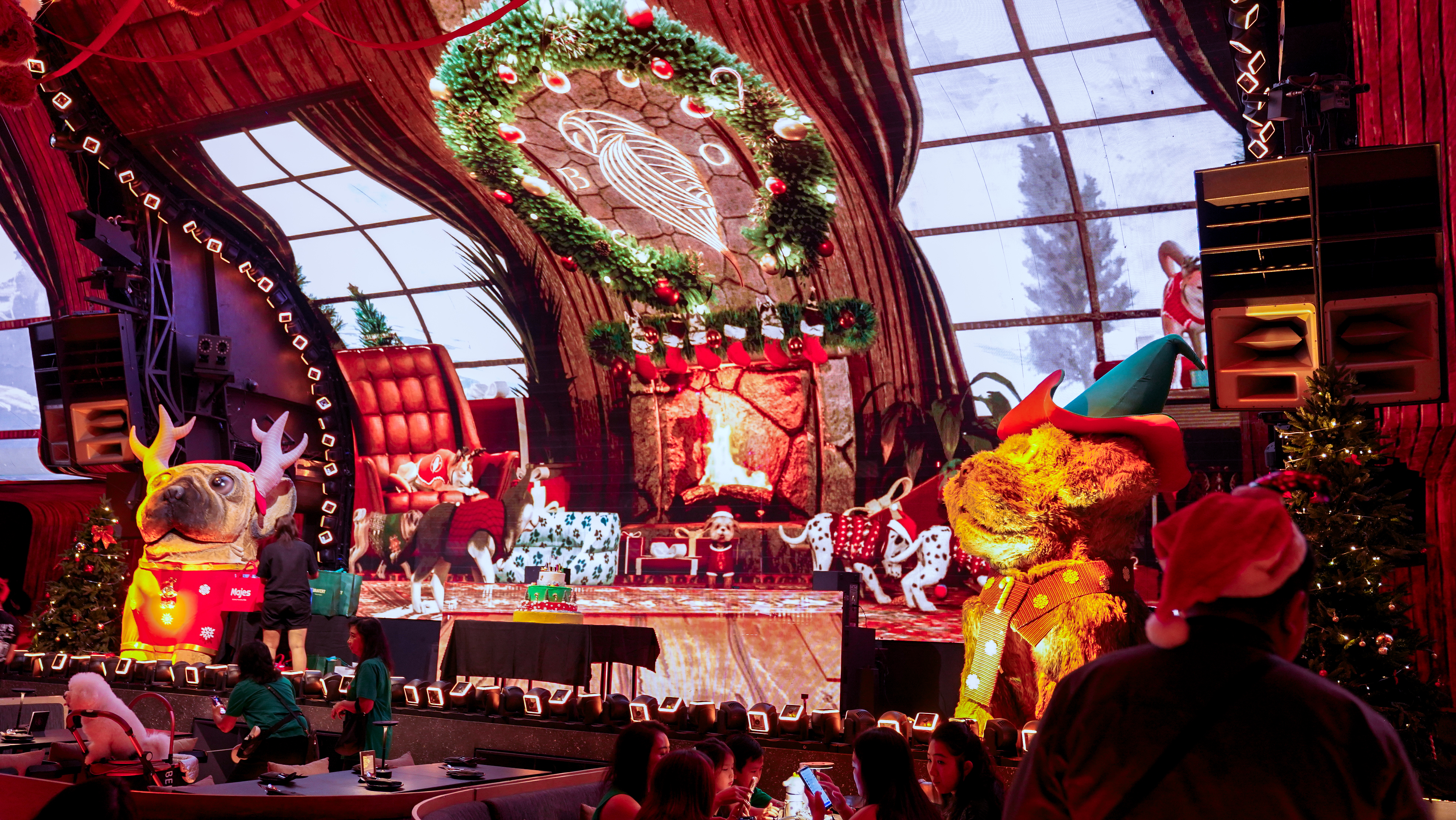 Herloom Hotel & Residence BSD berkolaborasi dengan komunitas 7JFamily menghadirkan Christmas Paw Party di Black Owl PIK 2. (Dok. Herloom Hotel).