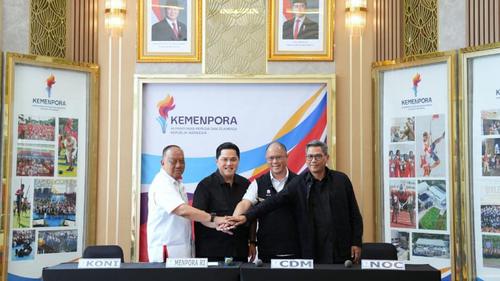 Menpora Erick Thohir (no 2 dari Kiri) saat jumpa pers. Foto : Ist