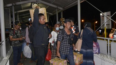 Penumpang memanfaatkan libur Nataru untuk mudik. Foto : Ist