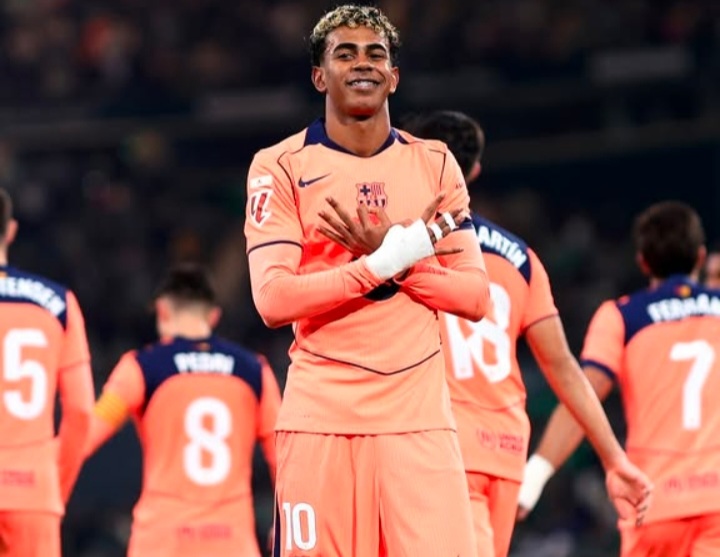 Selebrasi skuad Barca usai menang 5-3 dari Real Betis. Foto ; Ist