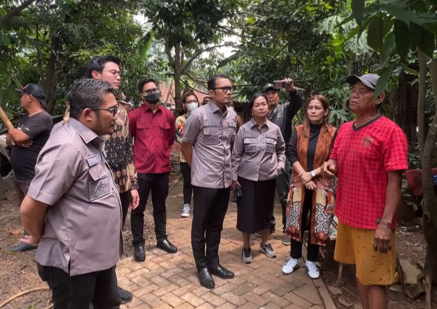 Fraksi PDI Perjuangan saat lakukan sidak ke TPA Cipeucang, Kamis (11/12).