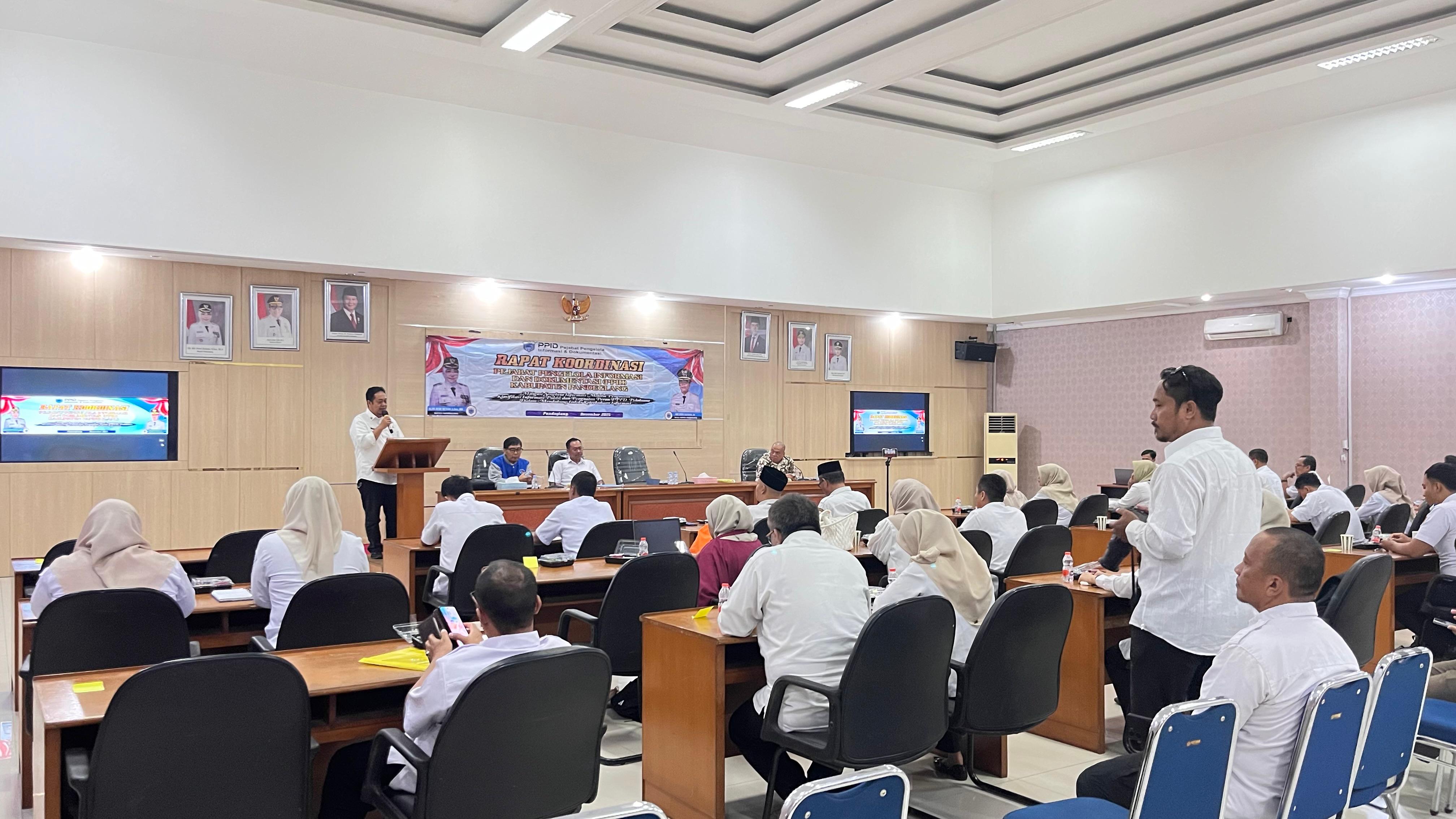 Suasana Rapat Koordinasi (Rakoor) Pejabat Pengelola Informasi dan Dokumentasi (PPID) Tahun 2025 yang digelar di Oproom Setda Pandeglang, Rabu (14/12/2025).(Istimewa)