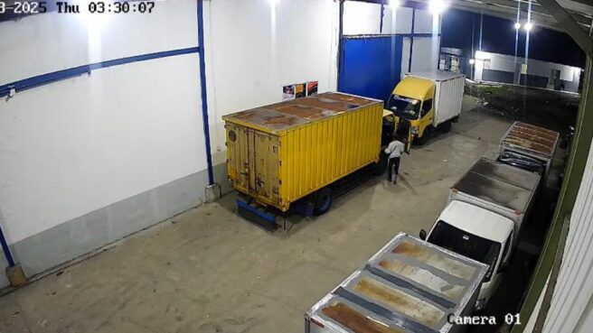 Komplotan pencuri menggasak tiga unit mobil box milik salah satu perusahaan ritel yang berlokasi di Jalan Raya Rawa Buntu, Serpong.