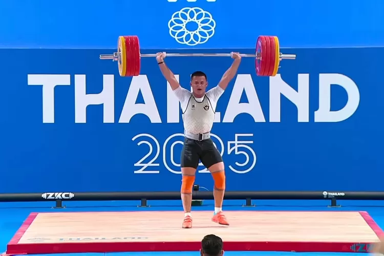 Rizki Juniansyah sabet medali emas angkat besi 79kg. Foto : Ist