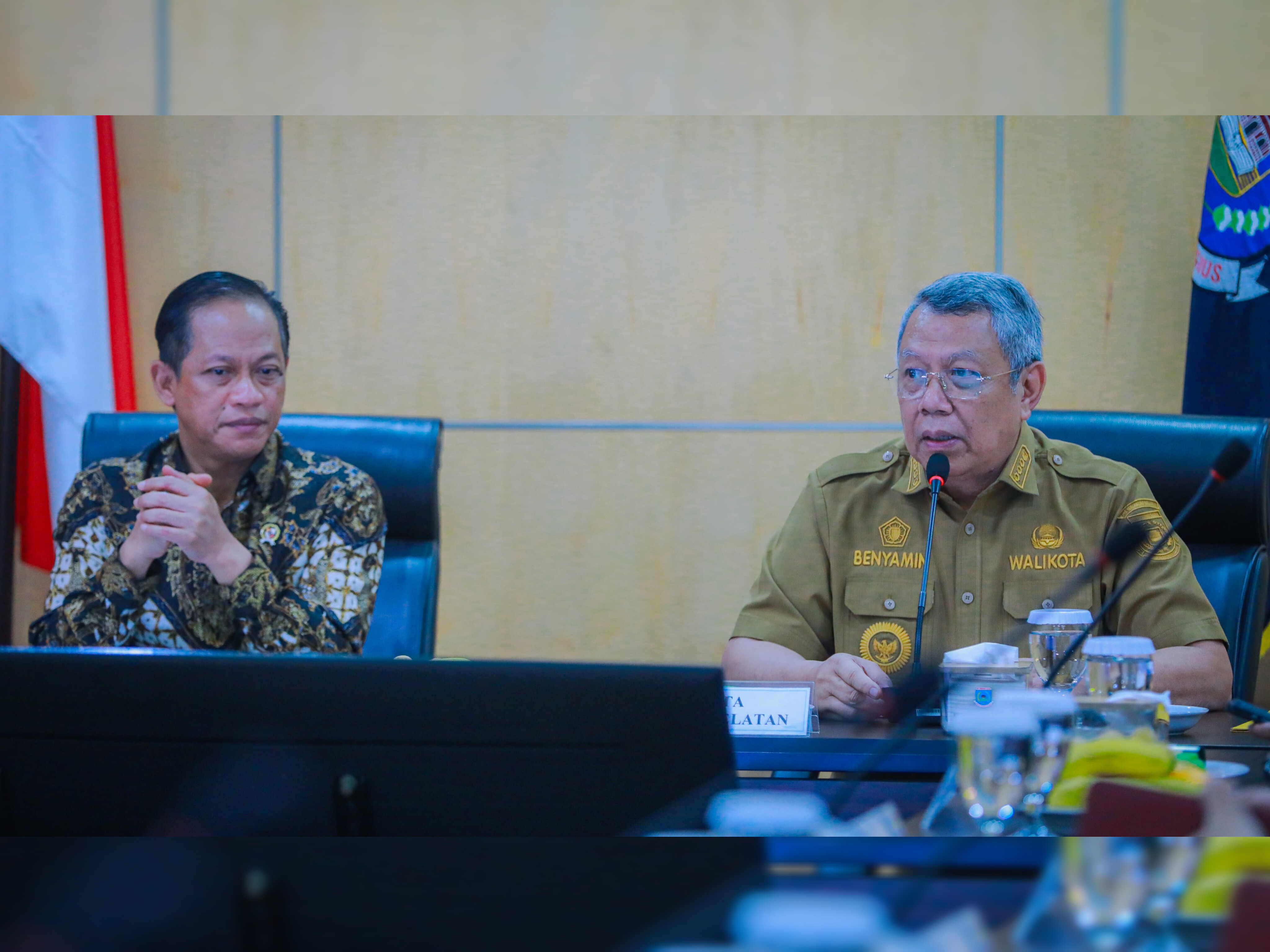 Menteri LH Hanif Faisol Nurofiq menginstruksikan penanganan sampah Kota Tangerang Selatan kembali dilakukan di TPA Cipeucang. (tangselpos.id/rmn)