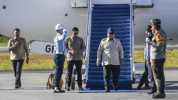 Presiden RI Prabowo Subianto tiba di Bandara Silangit, Tapanuli Utara, Sumatra Utara. Foto : Ist