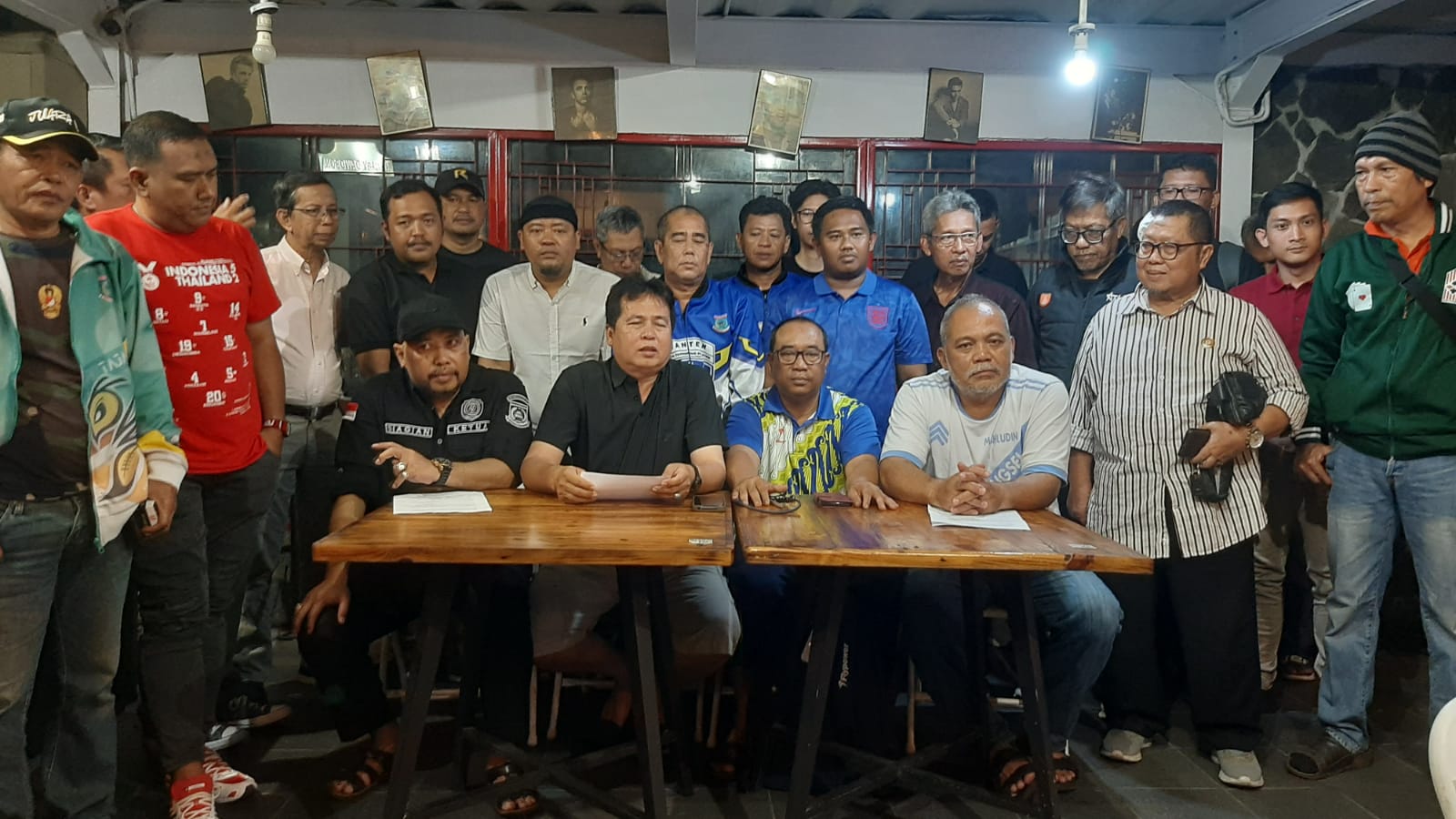 Nampak Forum Komunikasi Cabor Koni Tangsel saat memberikan keterangan terkait akan tetap menggelar Musorkot Koni sesuai jadwal. Foto : Ist