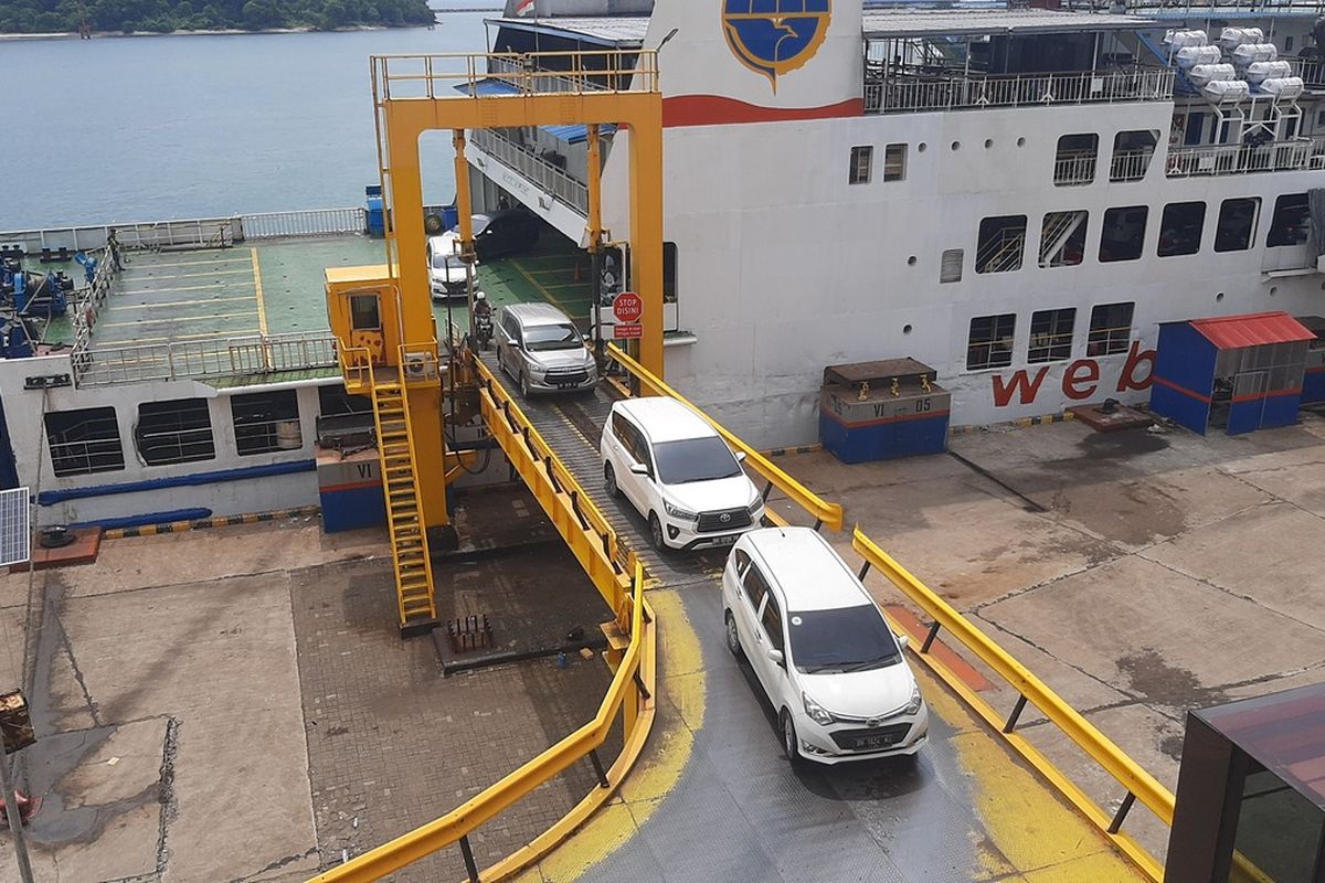 Suasana penyeberangan Pelabuhan Merak. Foto : Ist