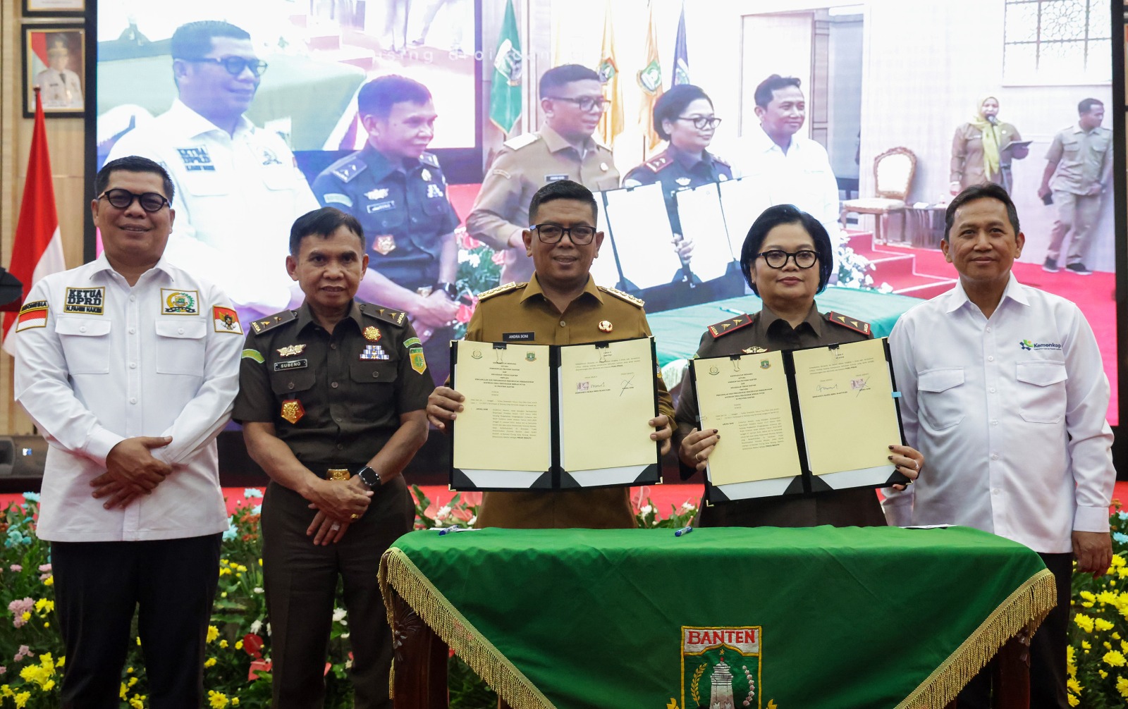 Kesepakatan Bersama tentang Pengawalan dan Pengamanan Percepatan Pembangunan Koperasi Desa/Kelurahan Merah Putih di Pendopo Gubernur Banten, KP3B Curug, Kota Serang, Senin (15/12/2025).(Istimewa)