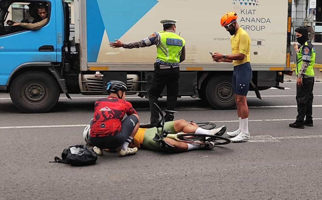 Kecelakaan pesepeda dan Bus Transjakarta di Jln Jend Sudirman. Foto : Ist