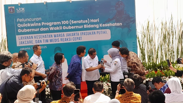 Gubernur Pramono saat meluncurkan program JakSimpus. Foto : Ist
