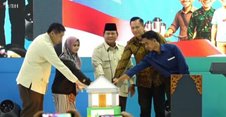 Presiden Prabowo pada saat acara Kredit Pemilikan Rumah (KPR) Fasilitas Likuiditas Pembiayaan Perumahan (FLPP) di Perumahan Pondok Banten Indah, Kota Serang. Foto : Ist