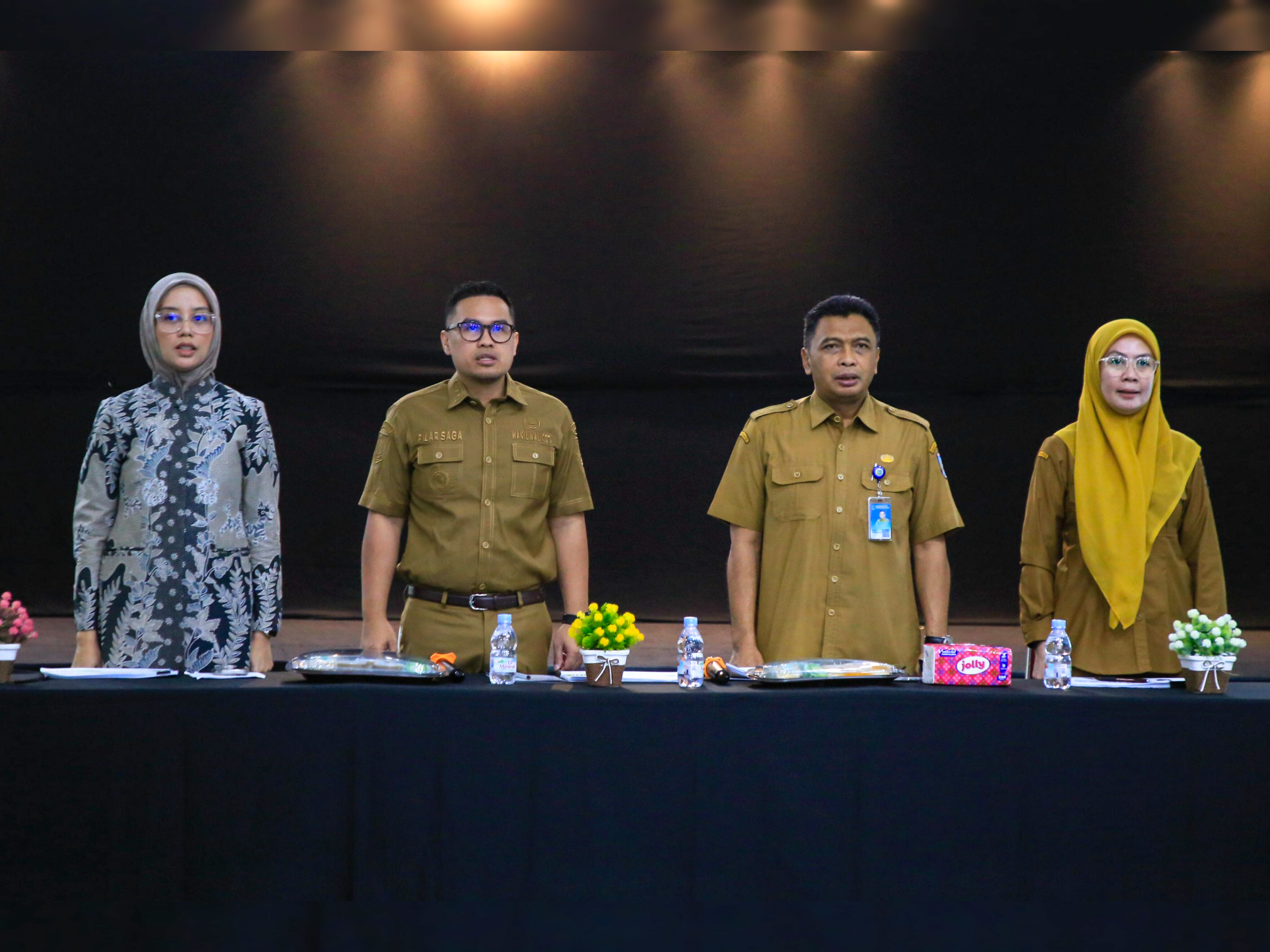 Wakil Wali Kota Tangsel Pilar Saga Ichsan menghadiri rapat kerja Dekranasda Tangsel di Serpong, Senin (15/12/2025). (tangselpos.id/irm)