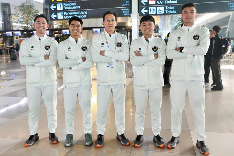 Sebagian rombongan Tim Bulutangkis yang berangkat menuju SEA Games 2025 di Thailand. Foto : Ist